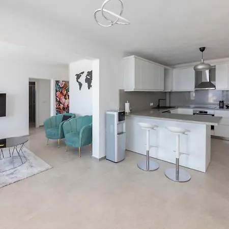 Astounding House With Sea View In Yalikavak *