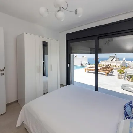 Astounding House With Sea View In Yalikavak فيلة